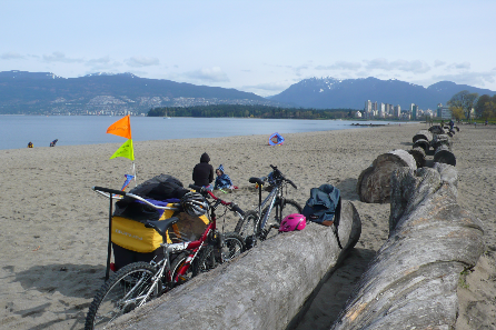 Lisa und Chiara am Kitsalano beach